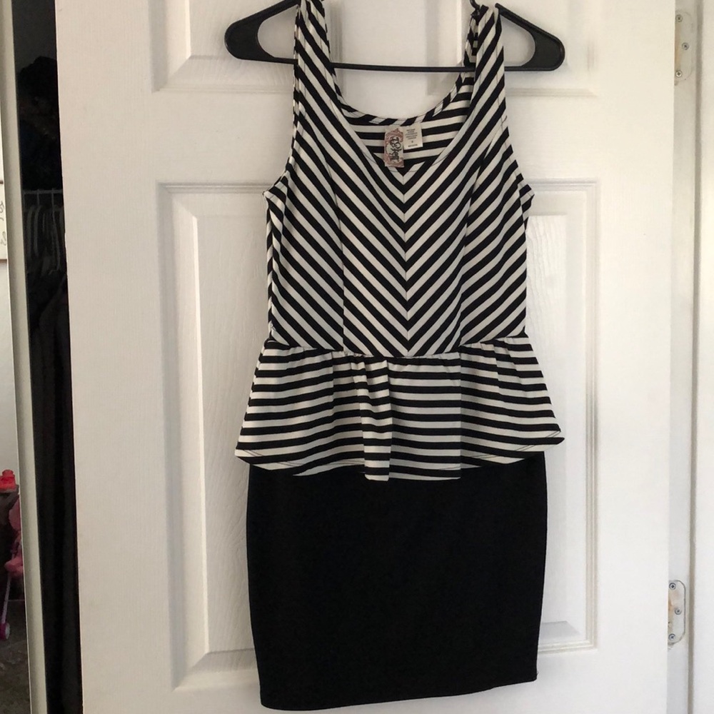 Dress - Picture 2 of 3